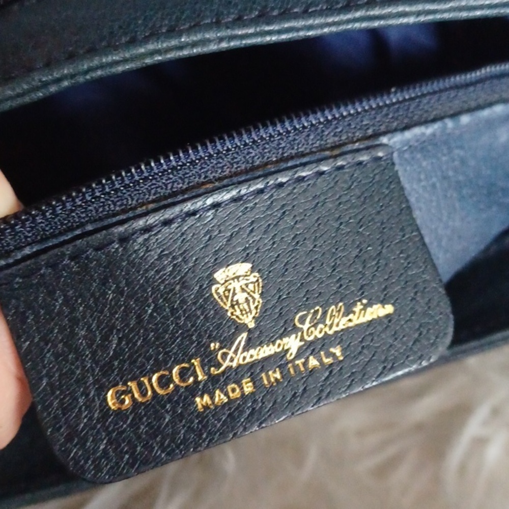 Vintage Gucci Signature Crossbody - Picture 15 of 16